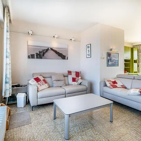 Magellan 701 Penthouse With Sea View In
